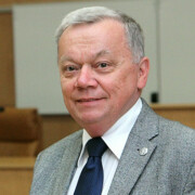 dr hab. prof. UMK Henryk Nowicki
