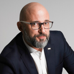  Marek Adamski
