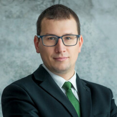 dr Piotr Świerczyński